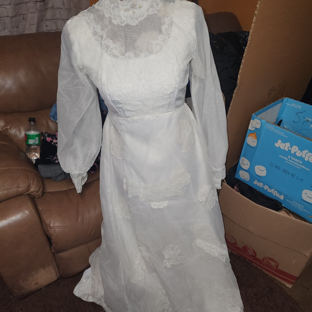 Vintage White Lace Wedding Gown